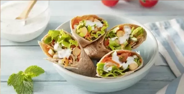 Wrap vegetariano com molho hortelã